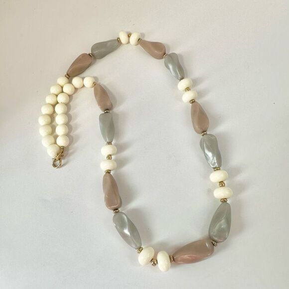 Vintage cream and grey beaded necklace - Picture 1 of 7